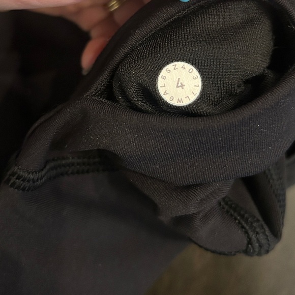 Lululemon Home Stretch Crop 19” Size 4 - Picture 8 of 10